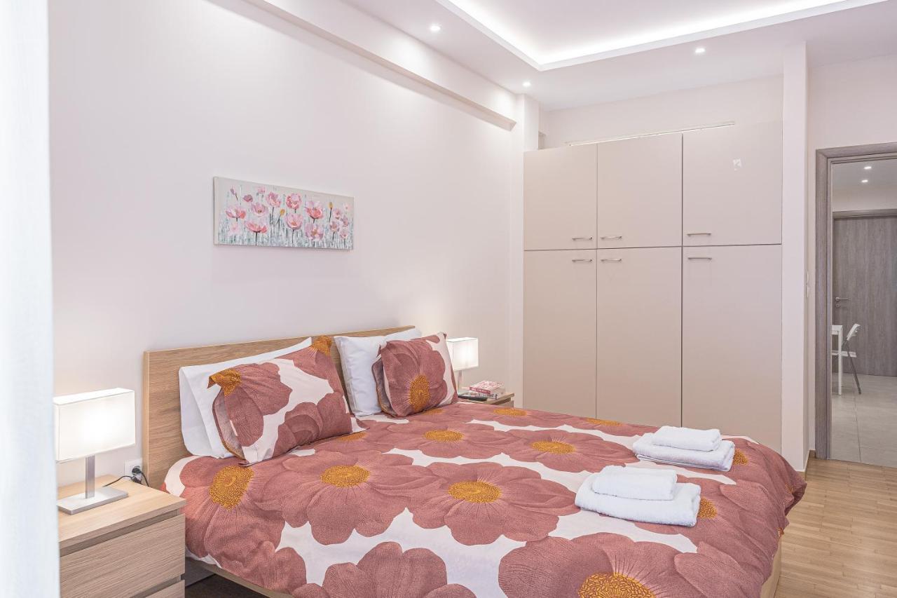 Amazing Apartment Near Metro Station! Atene Esterno foto
