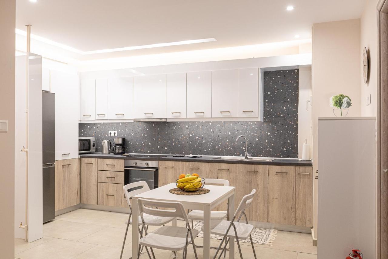 Amazing Apartment Near Metro Station! Atene Esterno foto